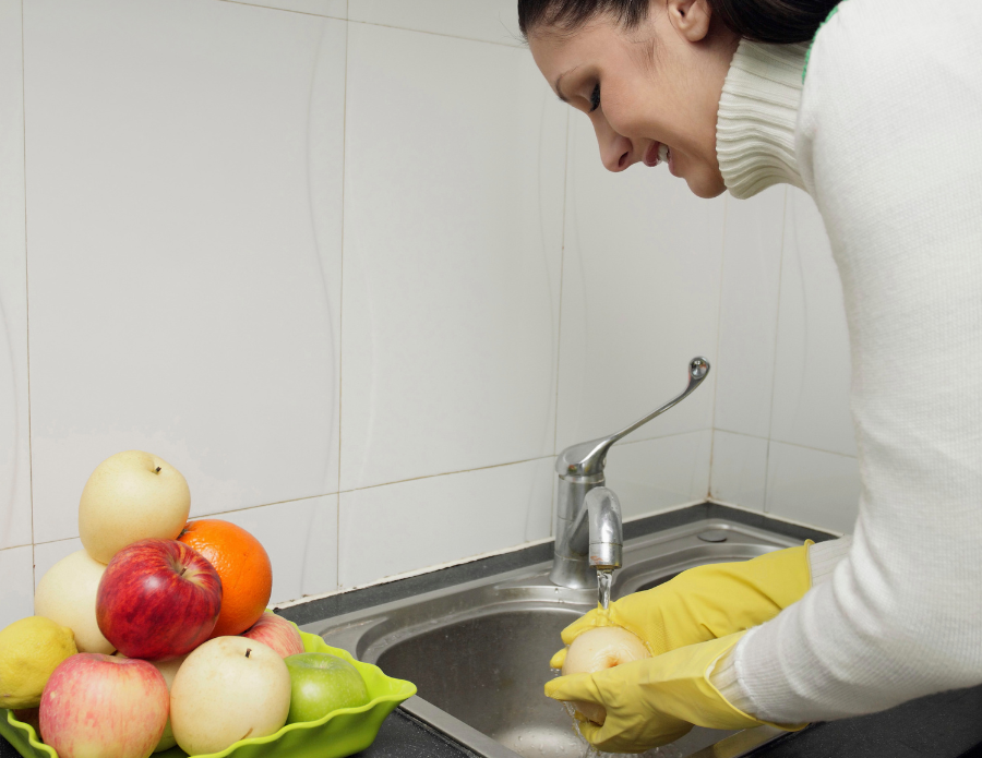 How to Wash Fruits with Baking Soda